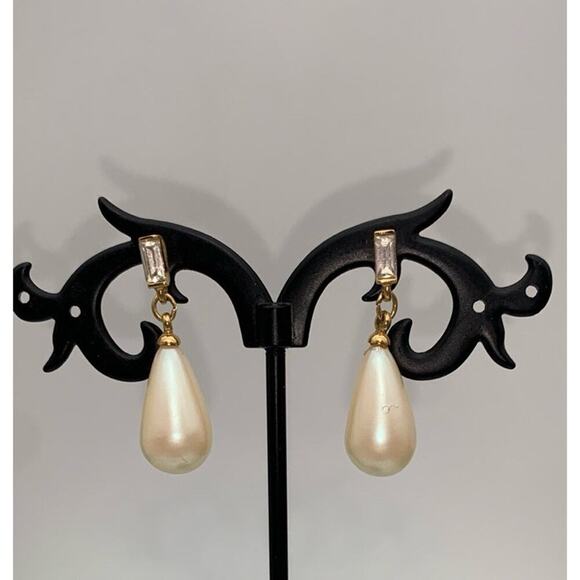Gold Tone, Clear Rhinestone And Faux Pearl Tear Drop Earrings Classic Elegant - Picture 1 of 4